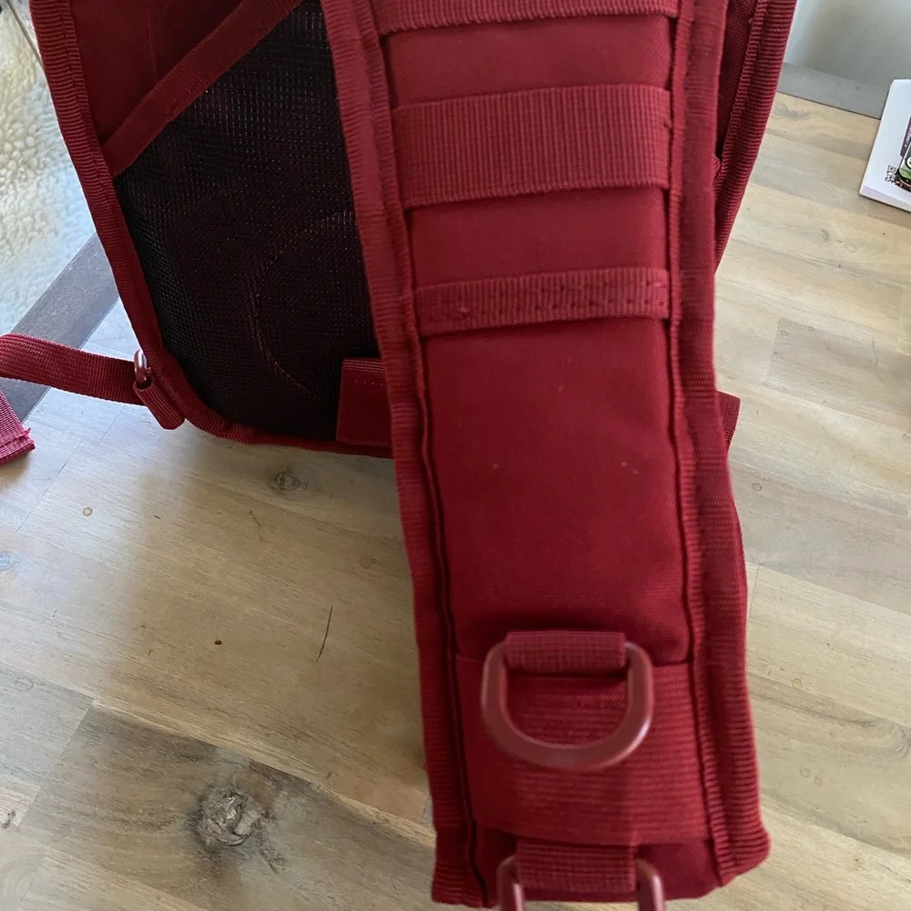 New Highlands Men's Eagle Tactical Sling Pack Color Burgundy - Picture 3 of 9